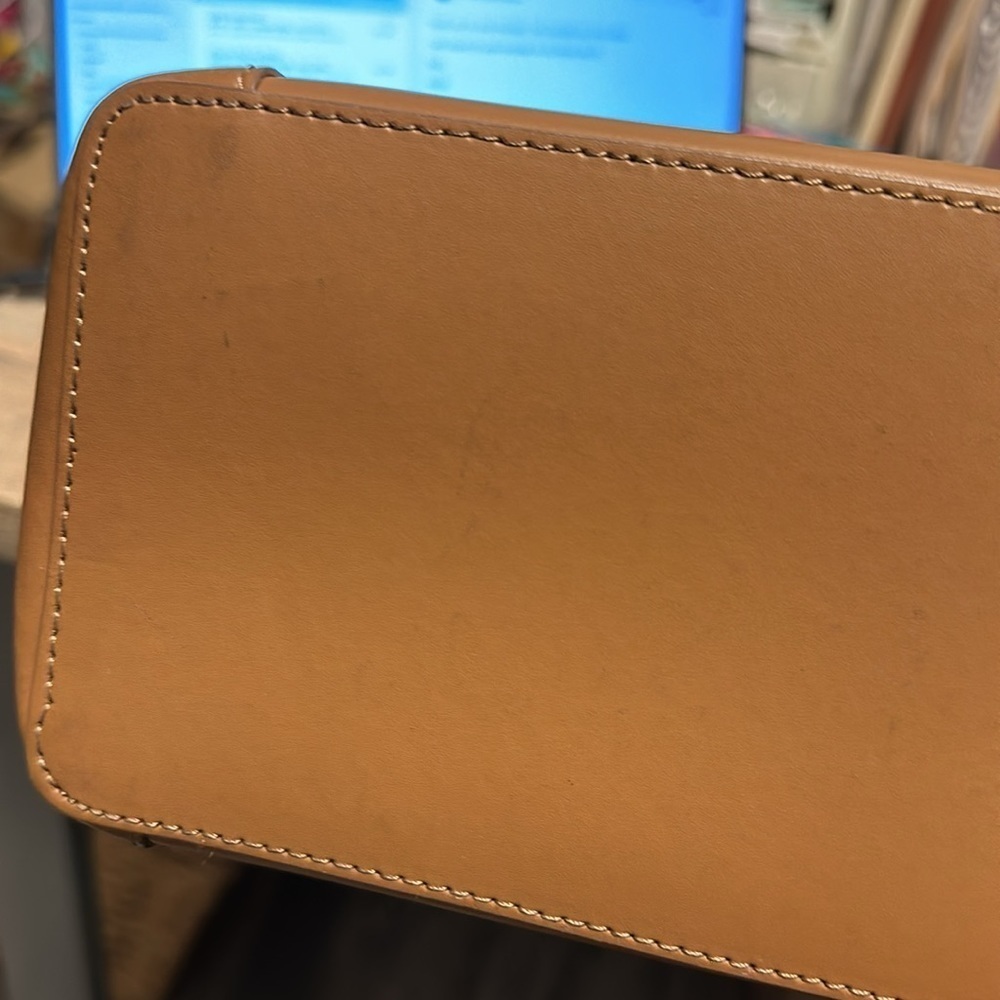 FRAME le signature tote bag in Camel color. - Picture 4 of 7